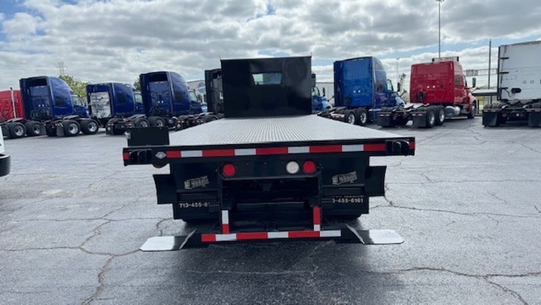 2017 Freightliner M2 106 — photo 7