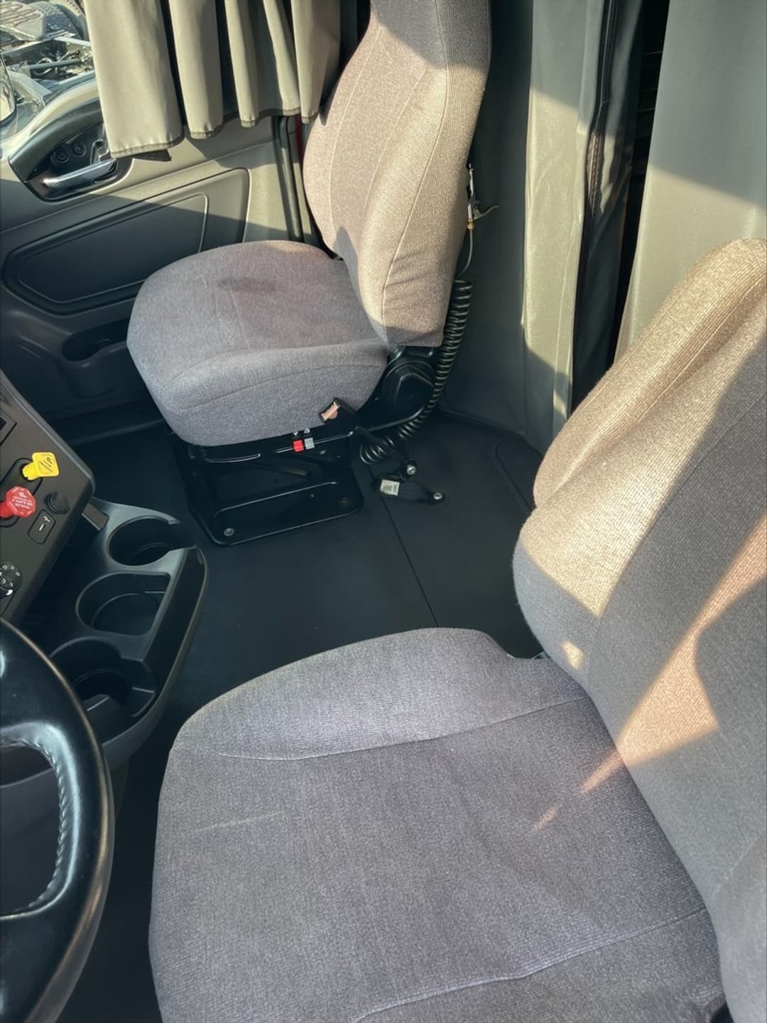 2022 International LT — photo 12