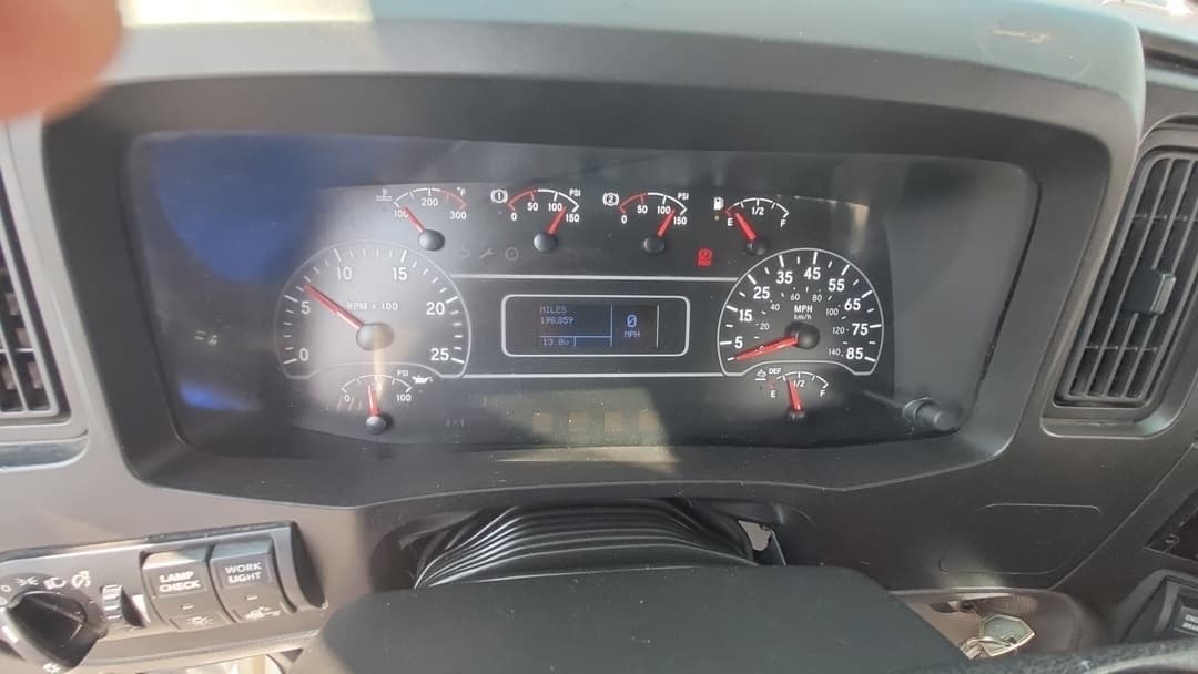 2018 International LT — photo 5