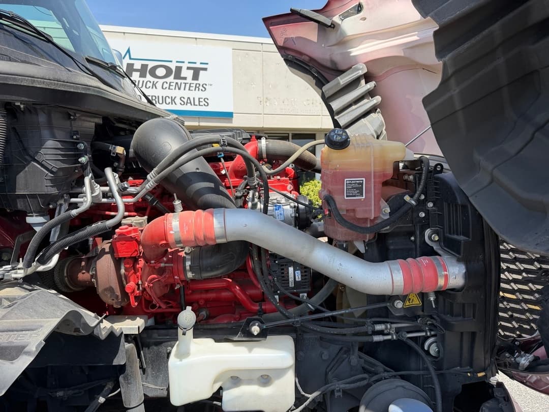 2025 International LT — photo 7