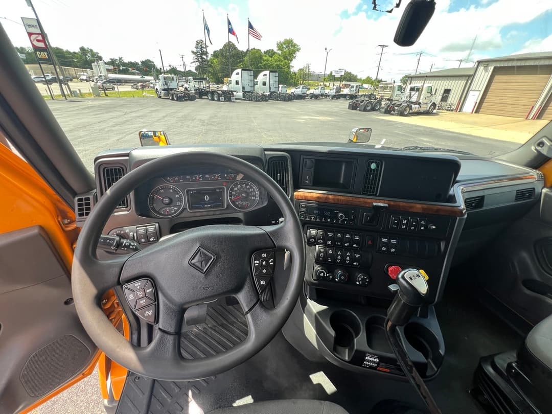 2022 International LT — photo 15