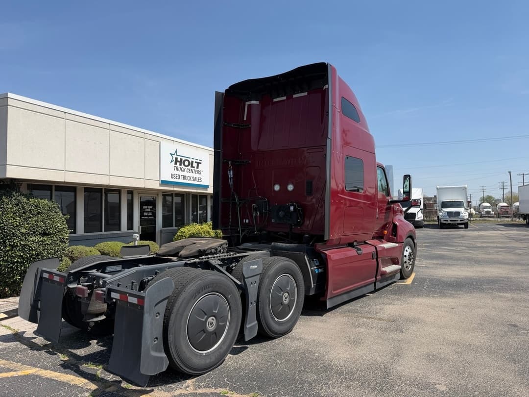 2025 International LT — photo 14