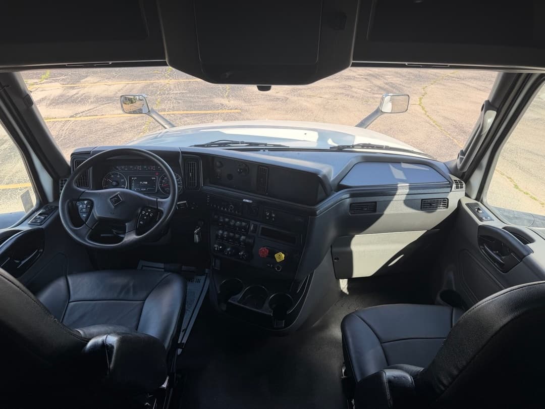 2021 International LT — photo 5