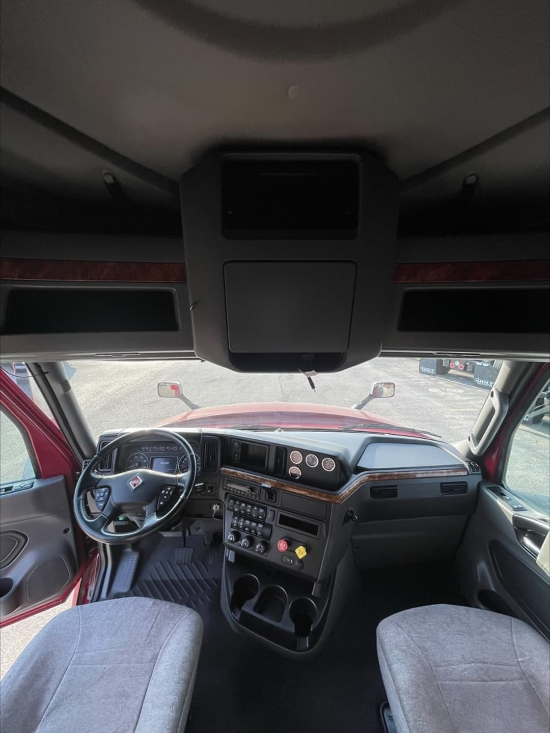 2022 International LT — photo 11