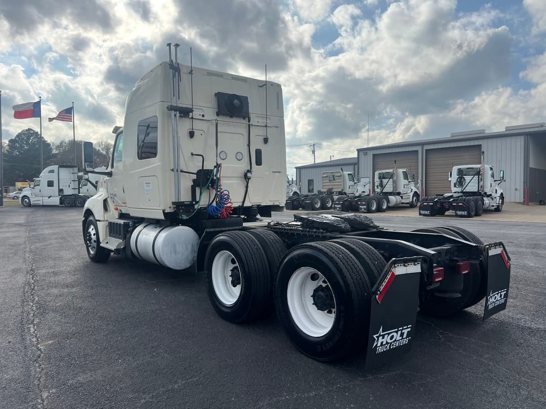 2022 International LT — photo 5