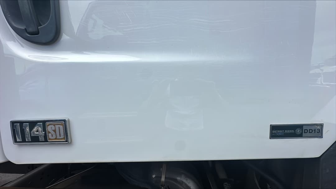 2014 Freightliner 114SD — photo 5