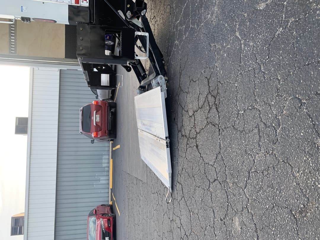 2024 Isuzu NRR — photo 12