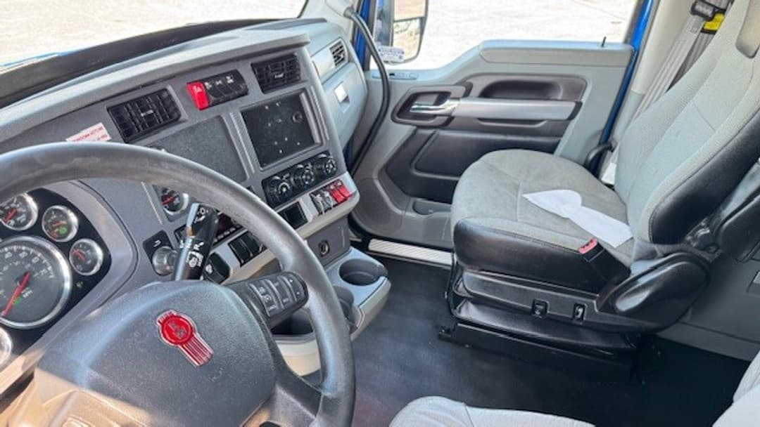 2021 Kenworth T680 — photo 15