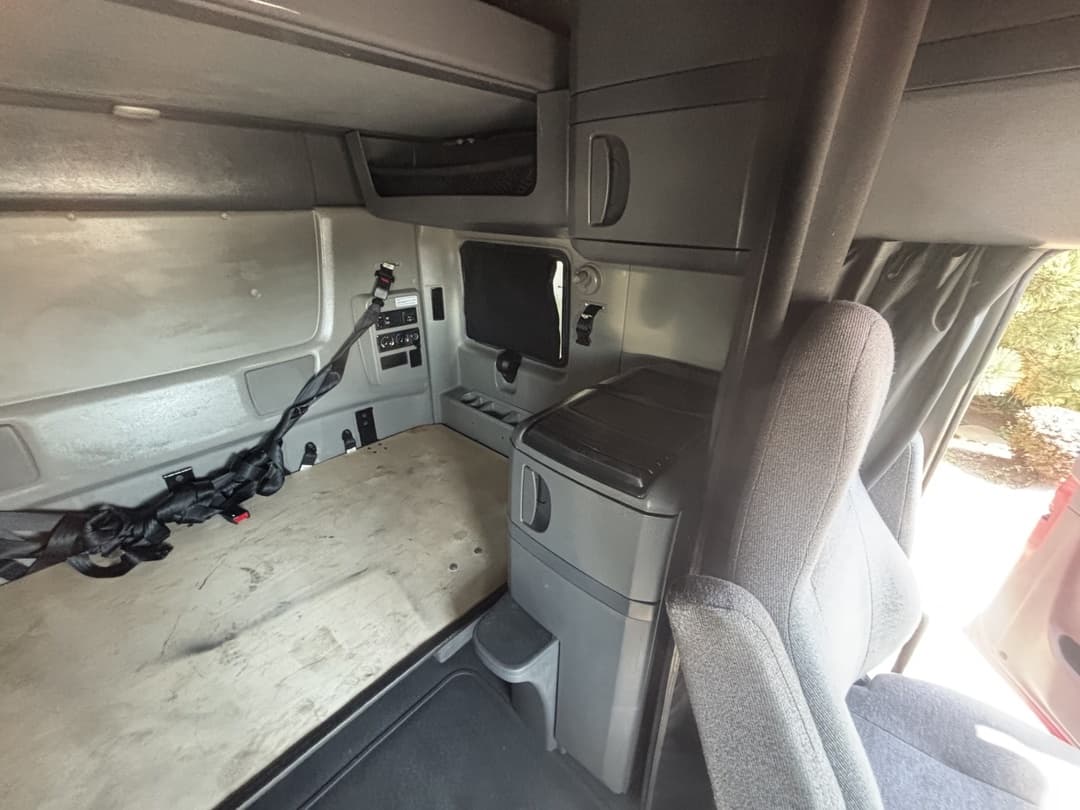 2022 International LT — photo 11