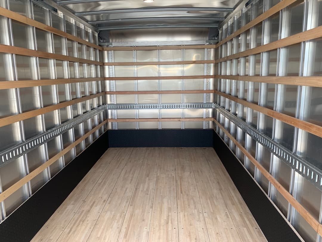 2025 Isuzu NPR — photo 9