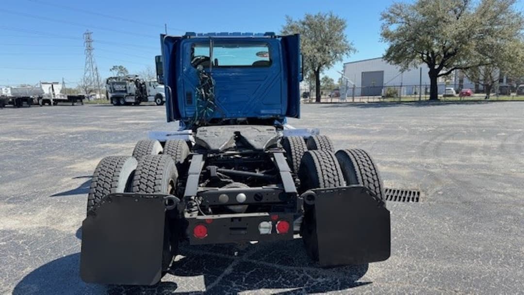 2018 International LT — photo 4