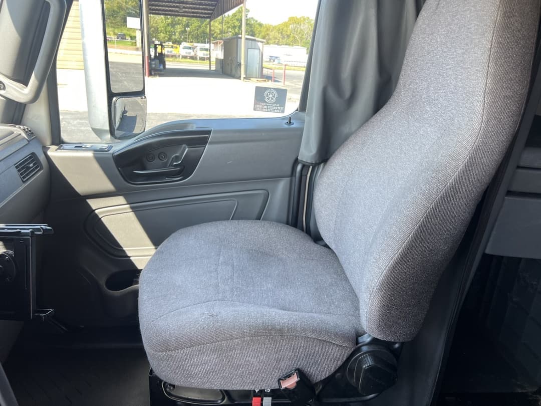 2022 International LT — photo 12