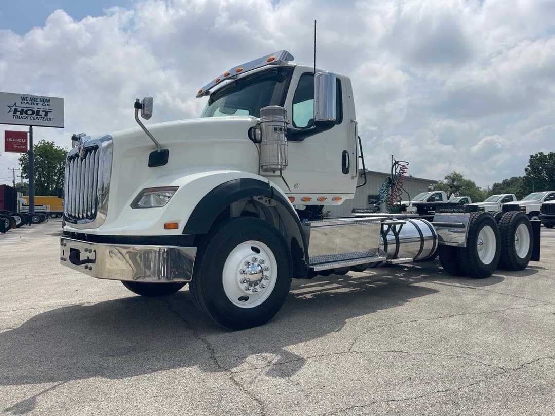 2023 International HX — photo 3