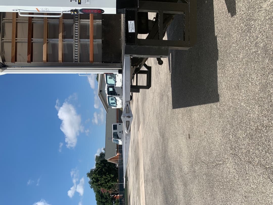 2025 Isuzu NRR — photo 8