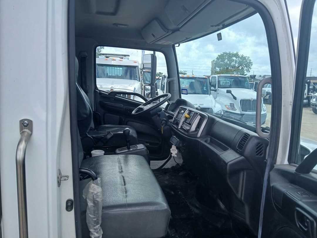 2020 Hino 268 — photo 8