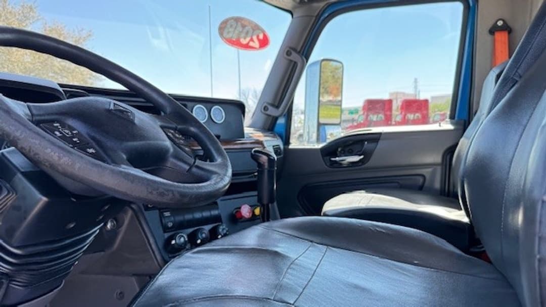 2018 International LT — photo 10