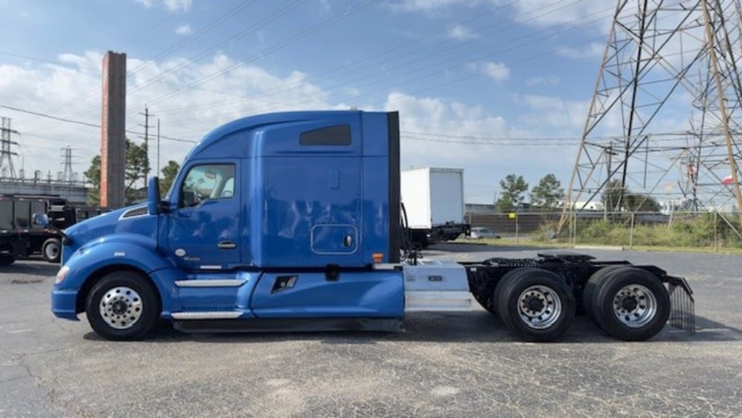 2020 Kenworth T680 — photo 7