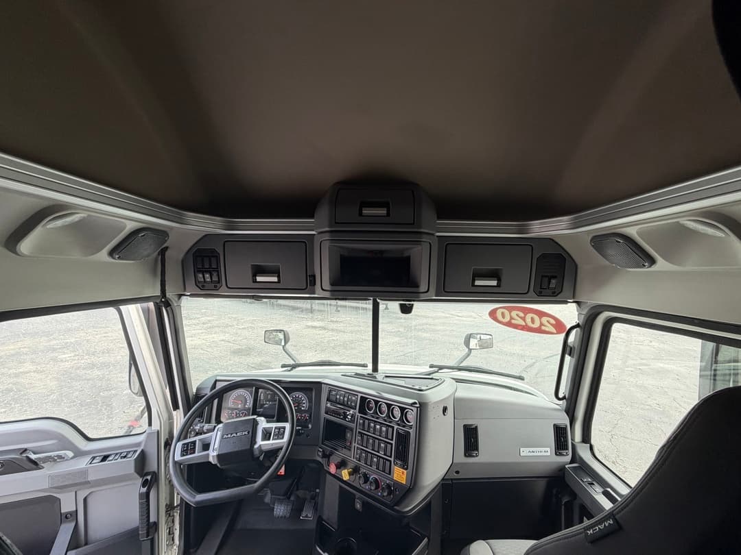 2020 Mack Anthem — photo 14