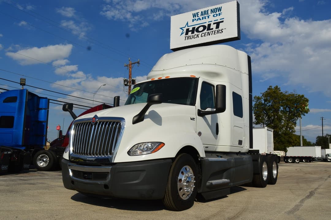 2022 International LT — photo 2