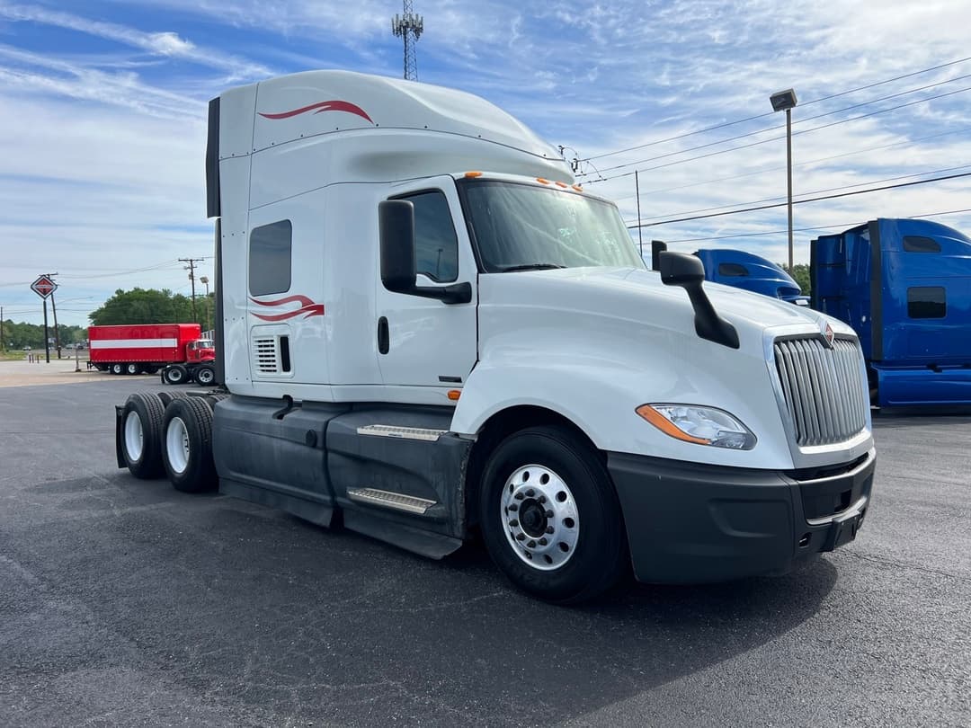 2022 International LT — photo 2
