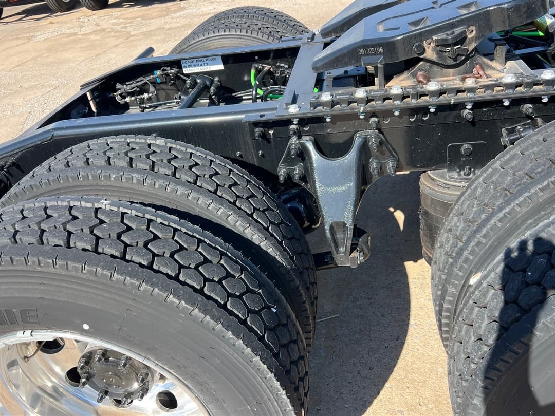 2026 International LT — photo 2