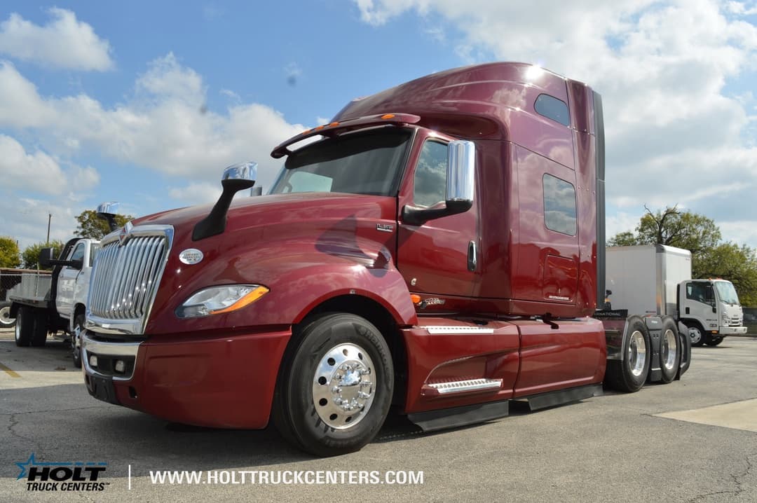 2022 International LT — photo 2