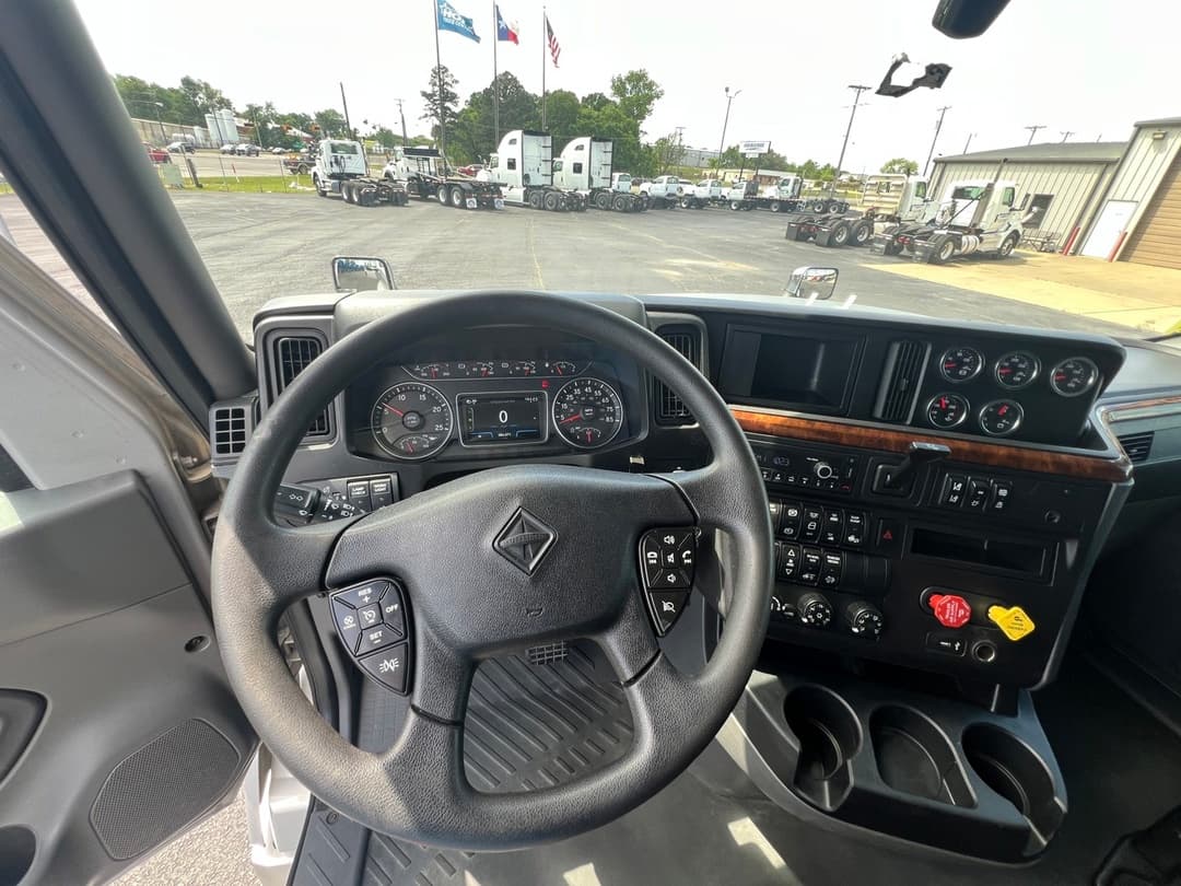 2022 International LT — photo 15