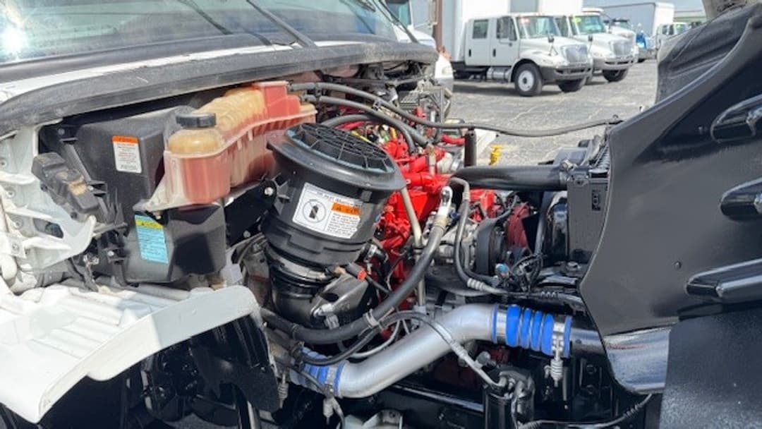 2017 Freightliner M2 106 — photo 13