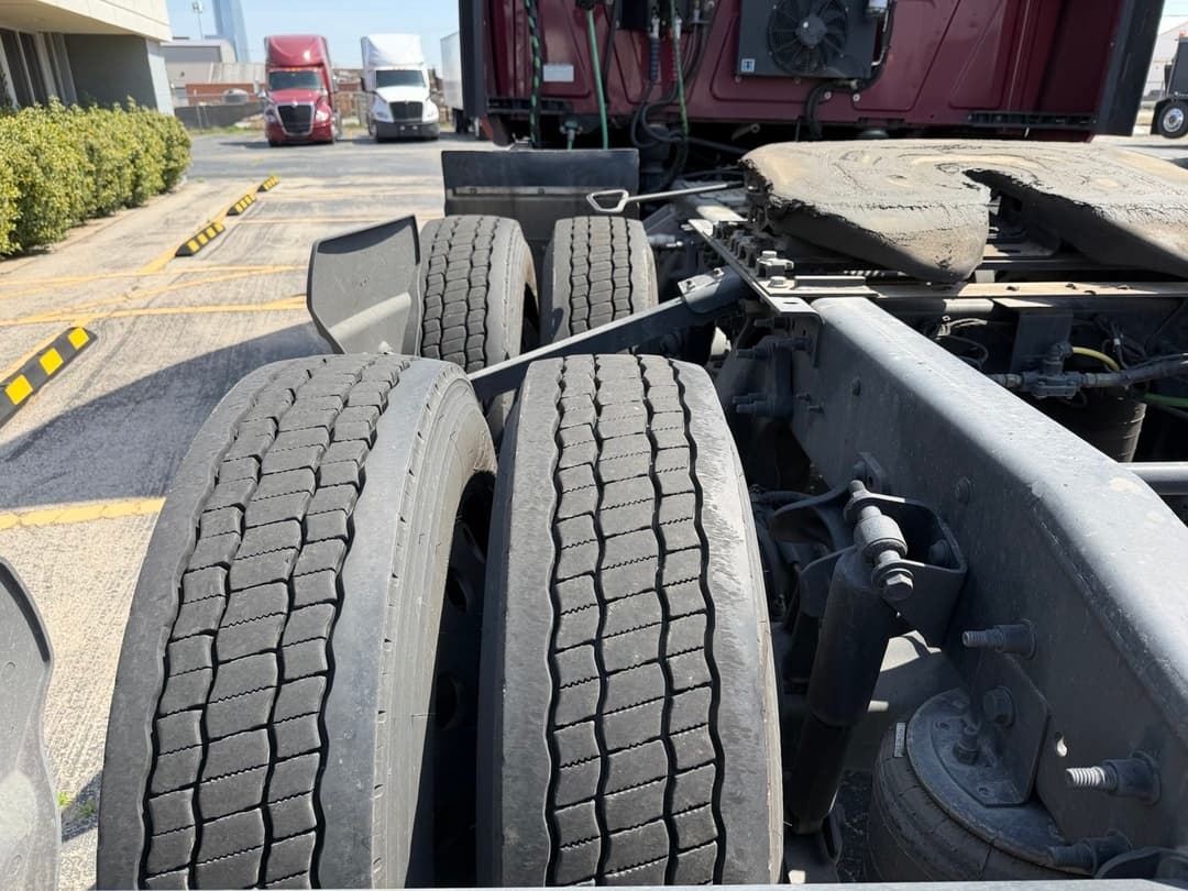 2025 International LT — photo 15