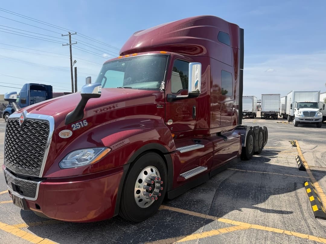 2025 International LT — photo 4