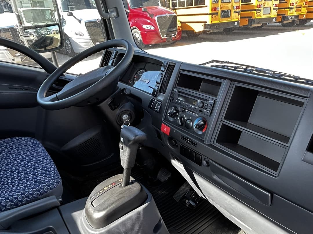 2025 Isuzu NRR — photo 5