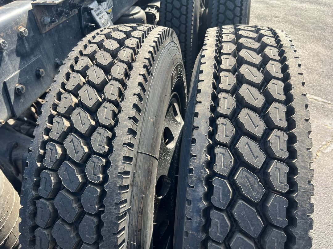 2023 Peterbilt 389 — photo 20