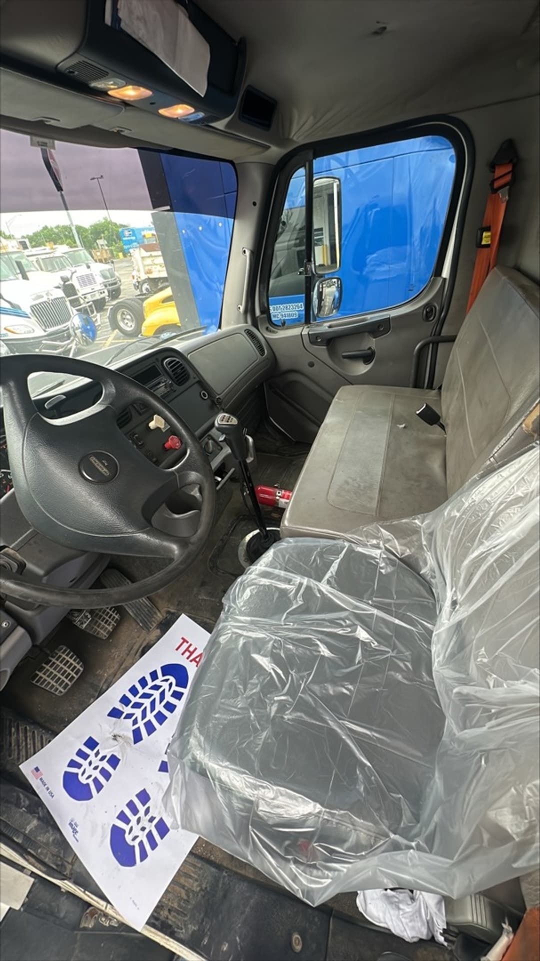 2014 Freightliner 114SD — photo 2