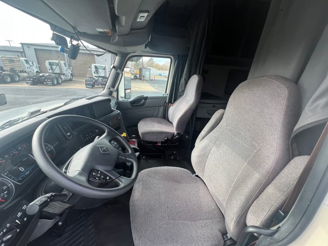 2022 International LT — photo 13