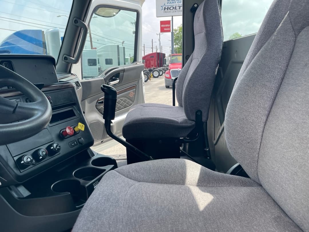 2023 International HX — photo 15