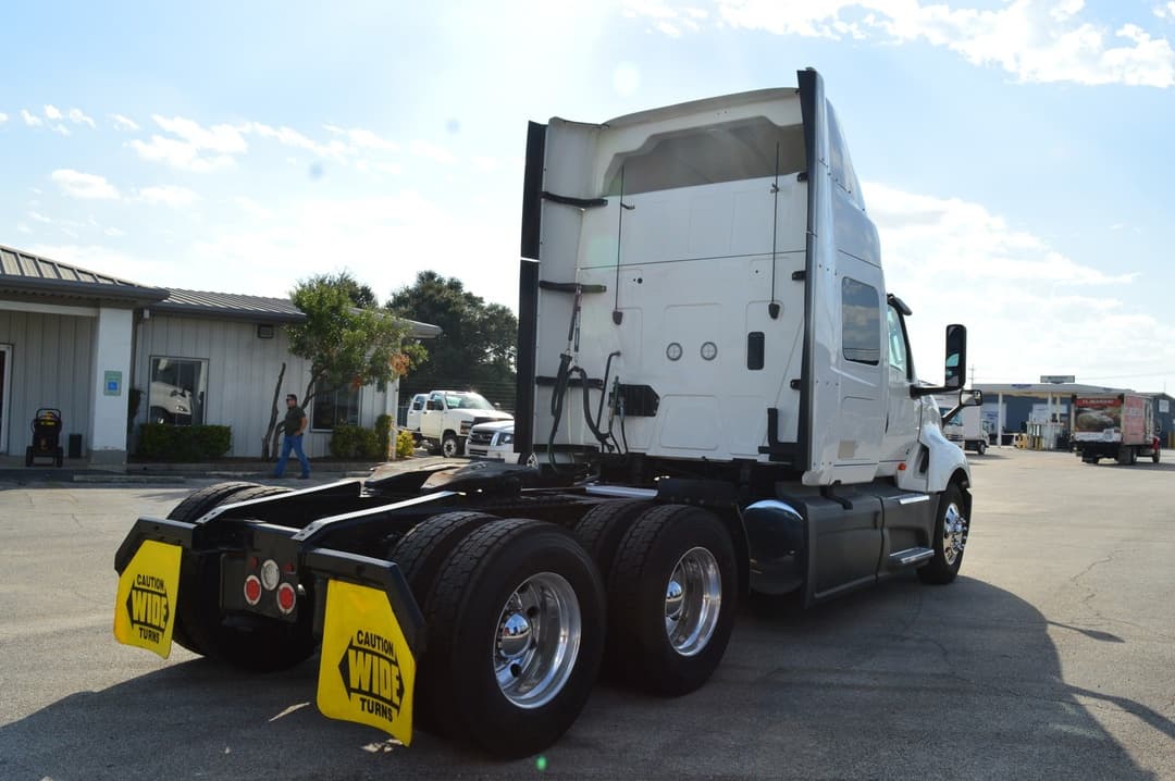 2022 International LT — photo 6