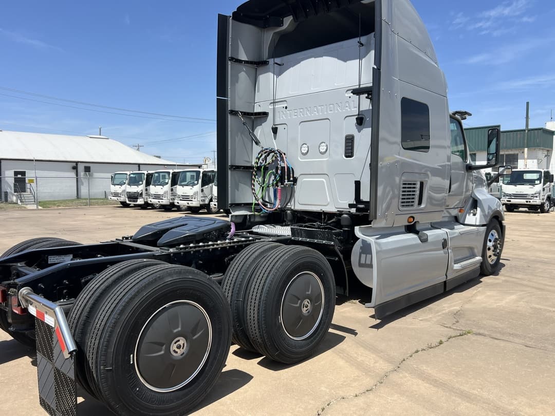 2025 International LT — photo 5