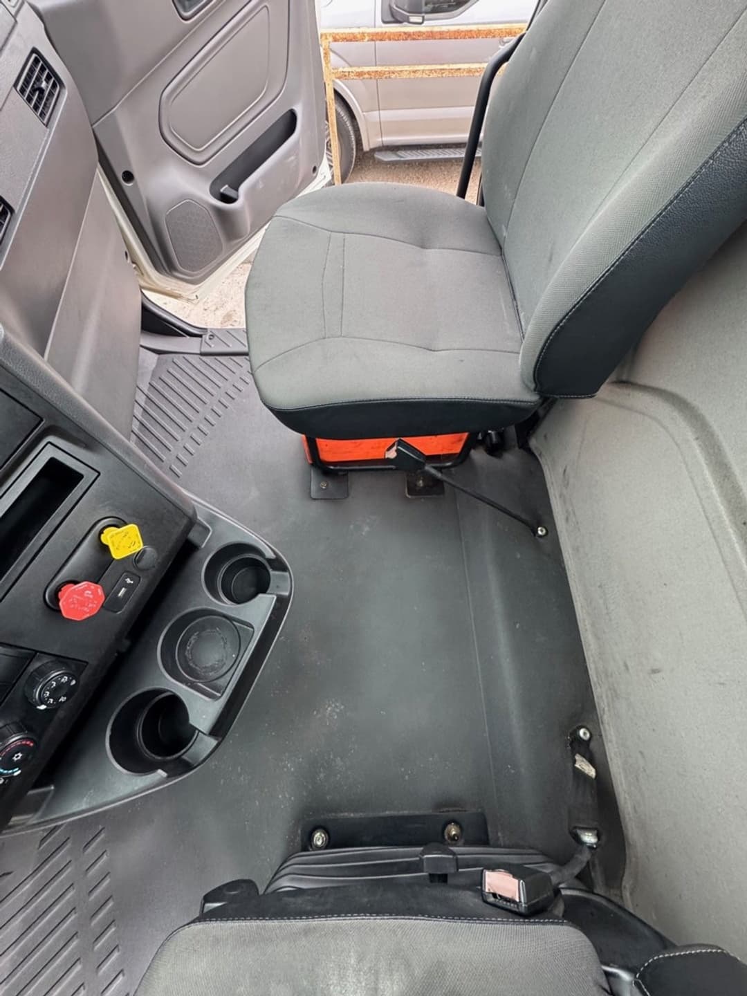 2021 International LT — photo 3