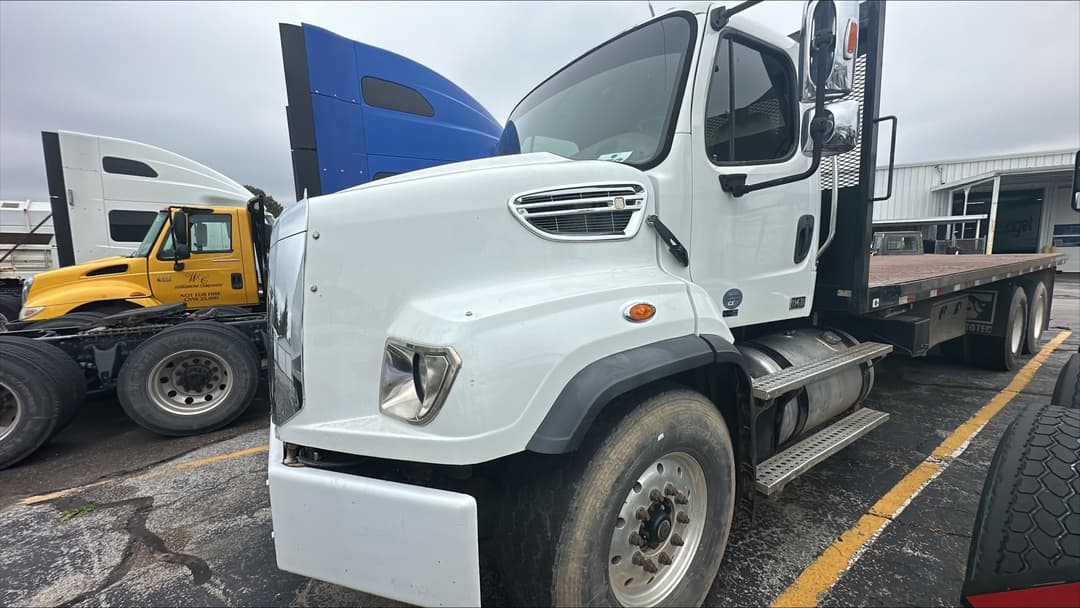 2014 Freightliner 114SD — photo 3