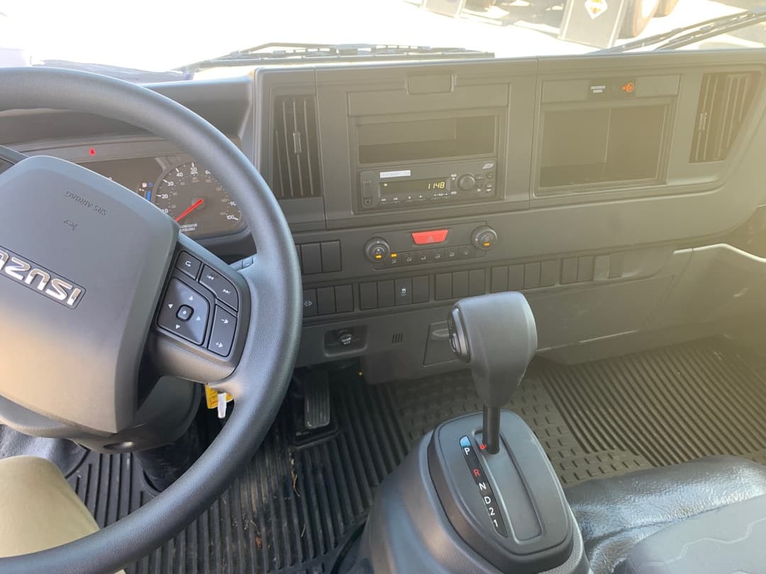 2025 Isuzu NRR — photo 12