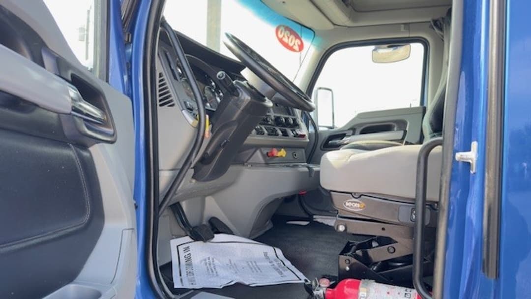 2020 Kenworth T680 — photo 12