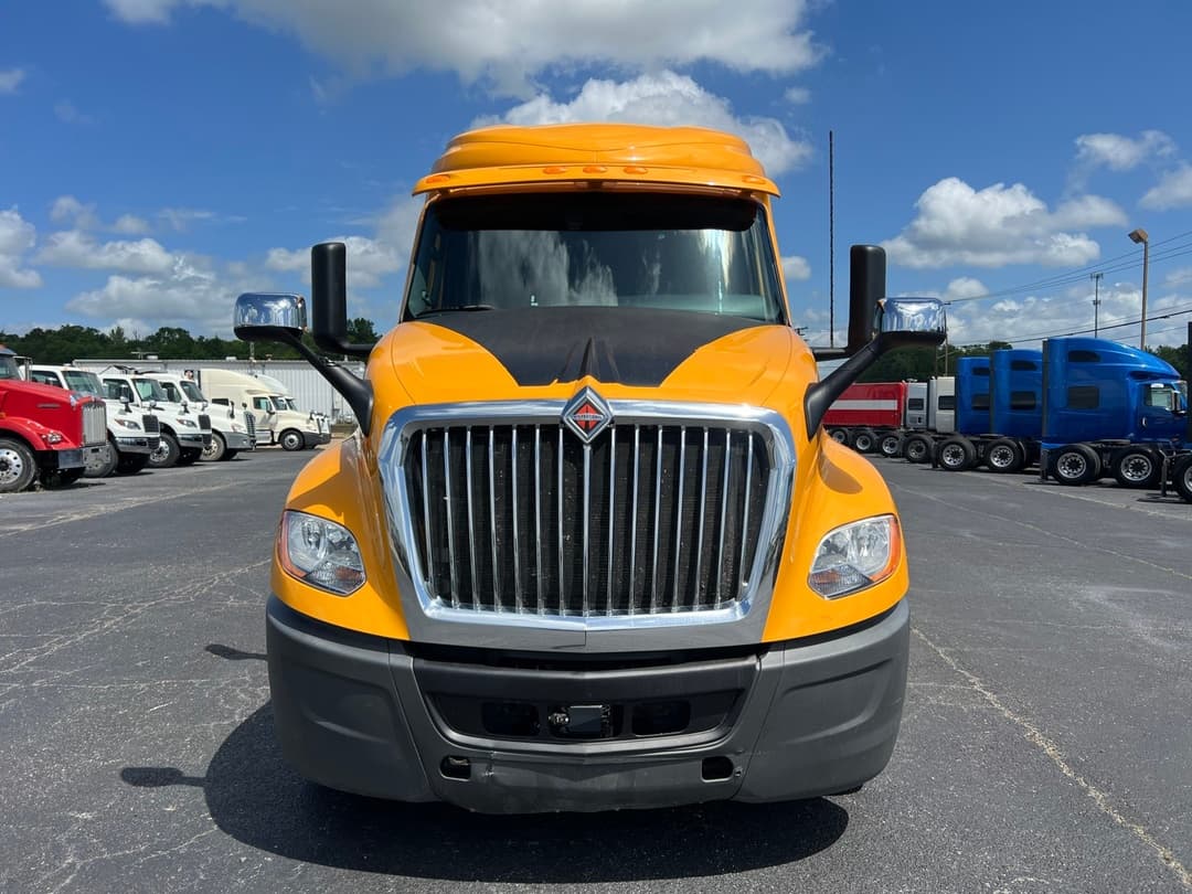 2022 International LT — photo 2