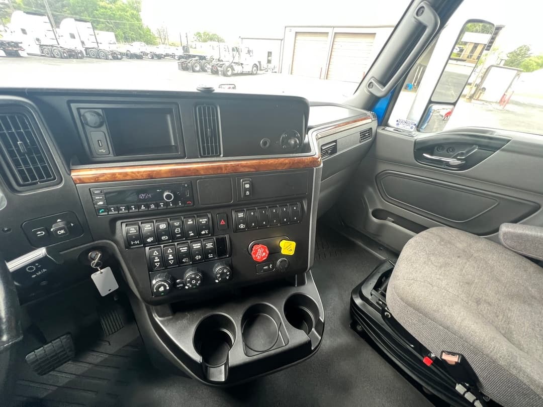 2021 International LT — photo 15
