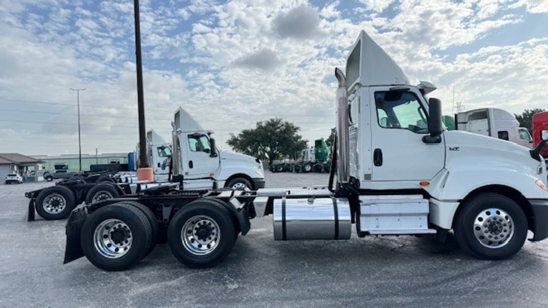 2018 International LT — photo 5