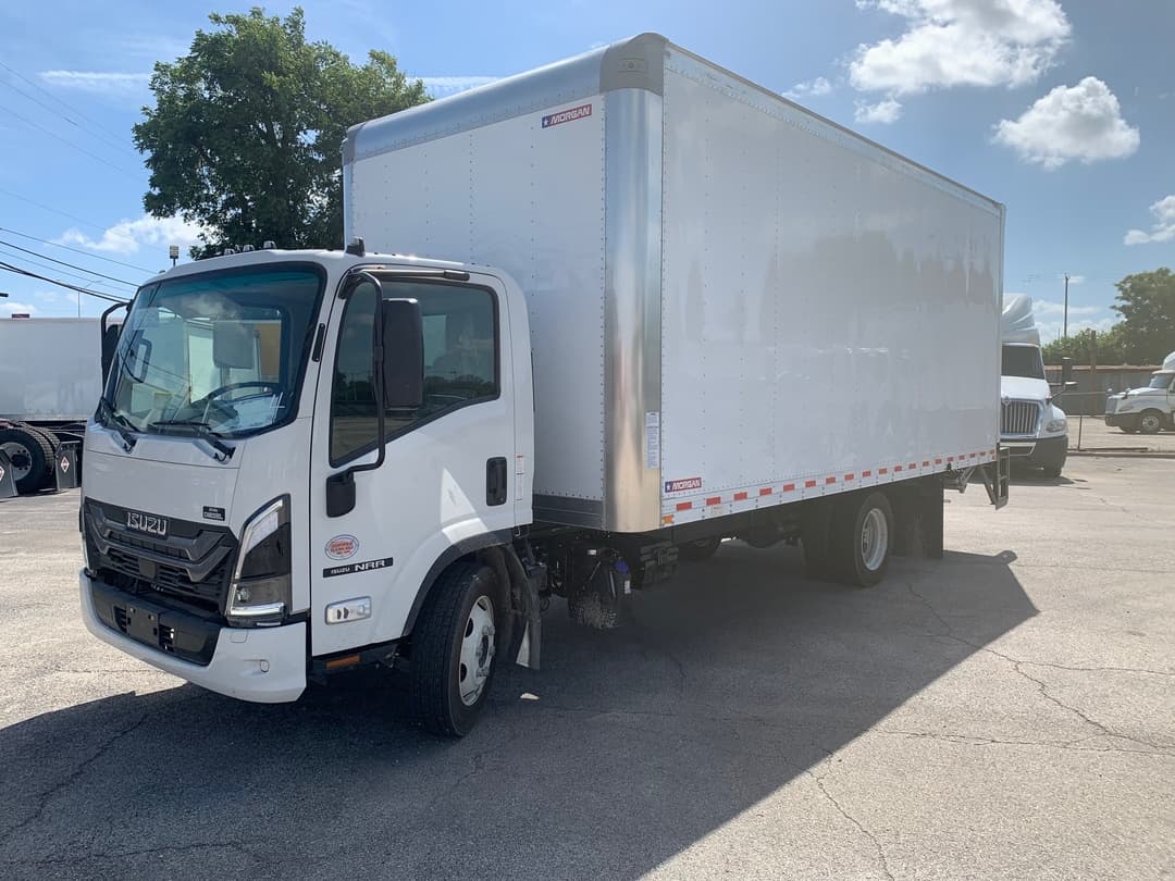 2025 Isuzu NRR — photo 2