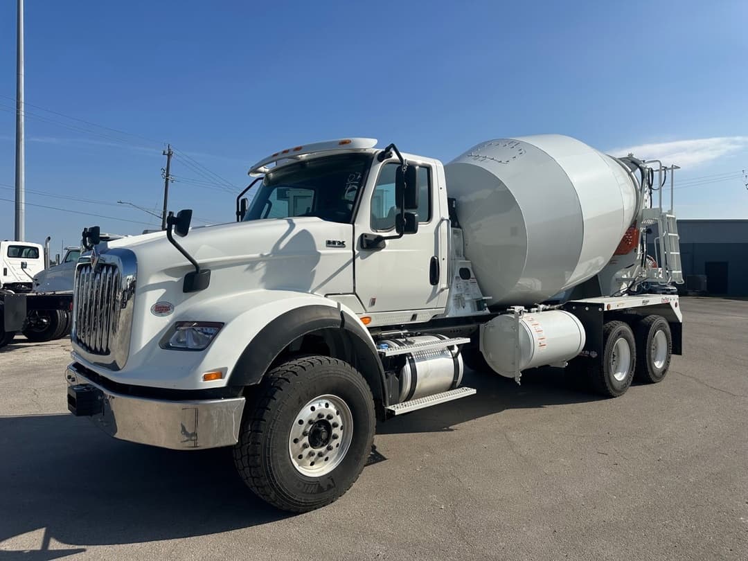 2026 International HX — photo 2