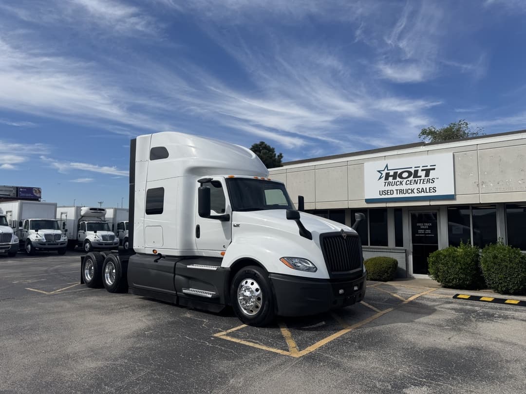 2023 International LT — photo 3
