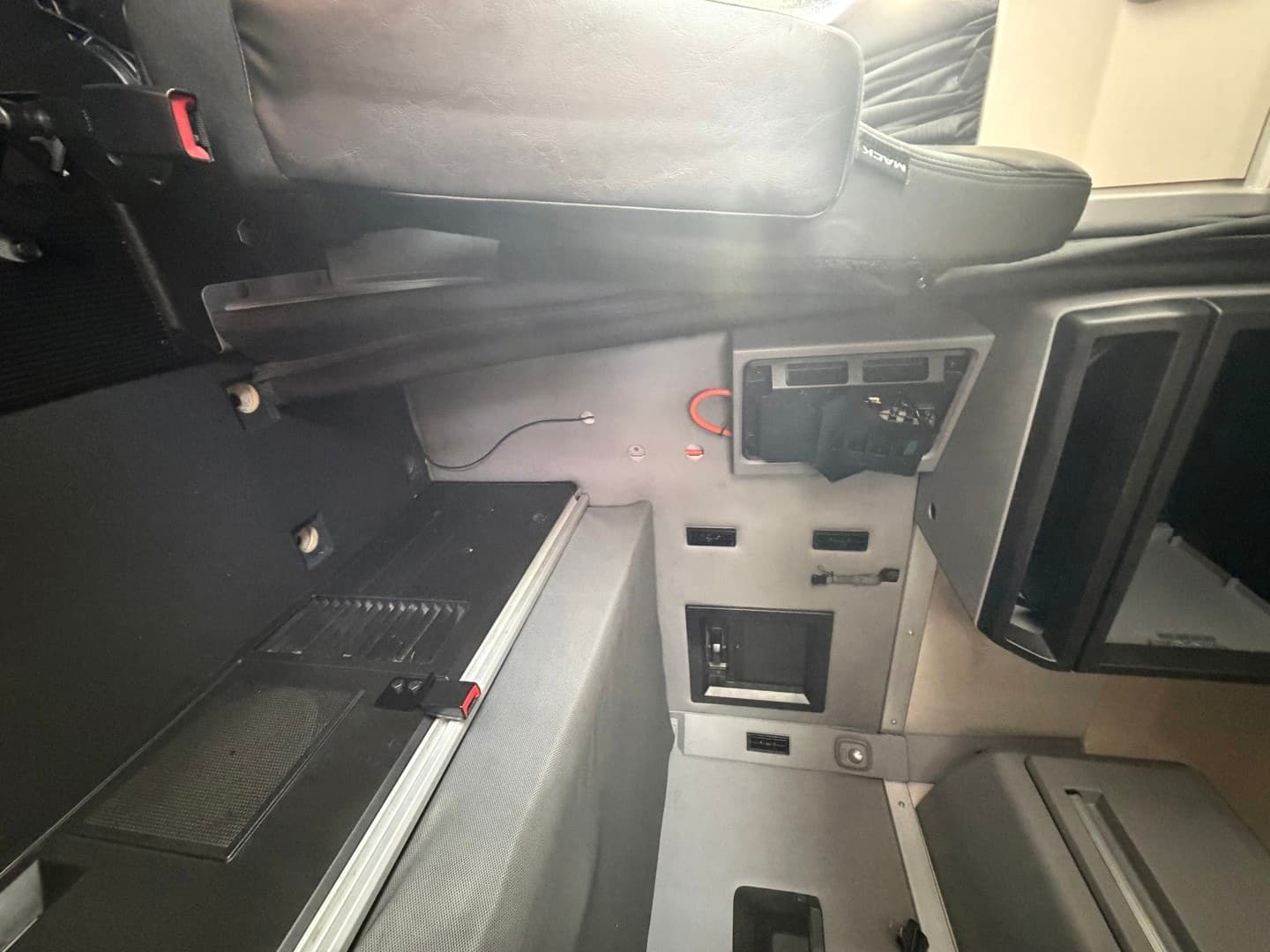 2020 Mack Anthem — photo 15