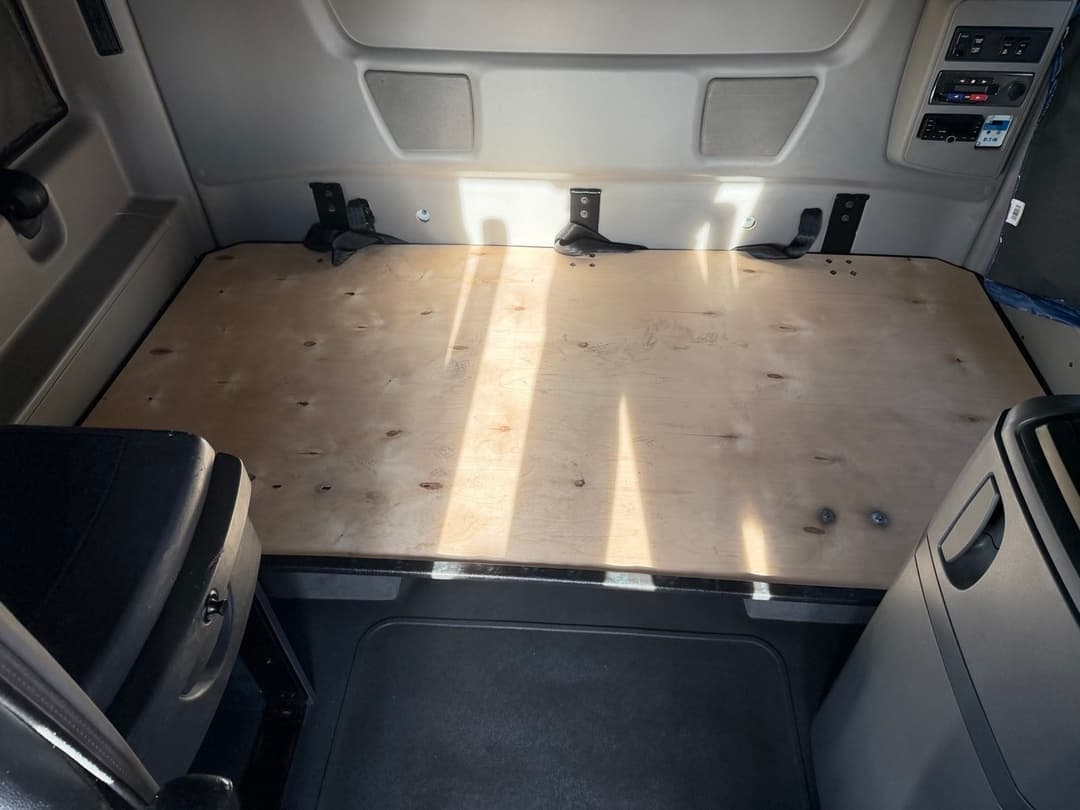 2021 International LT — photo 5