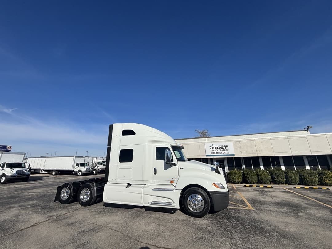 2022 International LT — photo 3